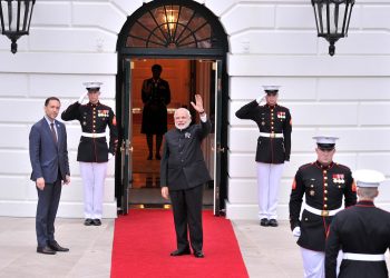 உலக நாடுகளை மோடியின் பக்கம் திரும்ப வைத்த வெள்ளைமாளிகையின் ட்விட்டர் பக்கம் !