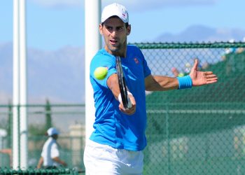 உலகின் நம்பர் 1 டென்னிஸ் வீரர்  மற்றும் 10 கிரிக்கெட் வீரர்களுக்கு கொரோன தொற்று உறுதி!