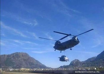 சீனாவின் எல்லைப்பகுதியில் வேகமெடுத்த சாலை பணிகள் ! ஹெலிகாப்டரில் கனரக சாதனங்கள்!