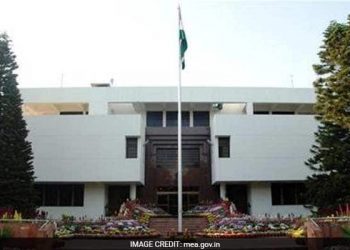 பாகிஸ்தானின் தூதரகத்தை மூடும் மோடி அரசு ! முதற்கட்டமாக பாகிஸ்தானிய தூதரக அதிகாரிகளின் எண்ணிக்கை பாதியாக குறைக்கிறது !