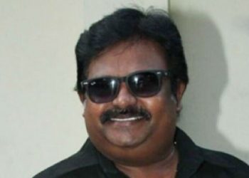 தனது வீட்டில் இருந்த சீன பொருட்களை எரித்த தமிழ்  இயக்குநர்!