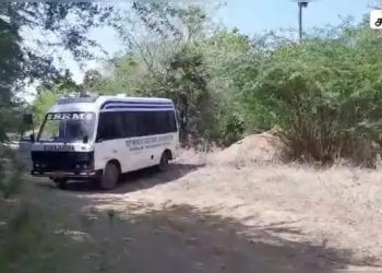 SRM ஆம்புலன்சில் நடந்த கொடூரம்! இறந்தவரின் உடல்  புதரில் வீசி சென்ற ஊழியர்கள்