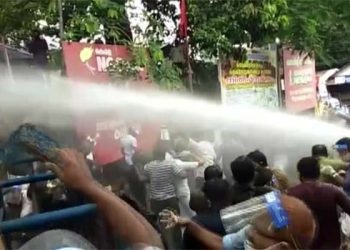 கடத்தல் நாயகன் பினராயி விஜயன் பதவி விலகு ! இந்திய யூனியன் முஸ்லிம் லீக் இளைஞரணி போராட்டம்!