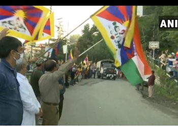 சீனாவை வீழ்த்த எல்லைக்கு வரும் இந்திய இராணுவ வீரர்களுக்கு உற்சாக வரவேற்பு அளித்த திபெத் மக்கள்!