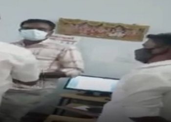 சென்னையில் ஆரம்பித்தது அராஜகம்!  காவல் நிலையத்தில் புகுந்து தி.மு.க பிரமுகர் மிரட்டல்!