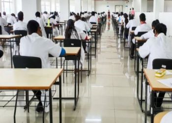 நல்லா கேட்டுக்கங்க தமிழகத்தில் கூடுதலாக 4 நீட் தேர்வு மையங்கள்! அமைச்சர் அறிவிப்பு!