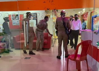 பத்திரிகைக்கு அலுவலங்களில் வாத்தி ரெய்டு! அதிரடியில் வருமான வரித்துறை! அடுத்த டார்கெட் தமிழகம்!