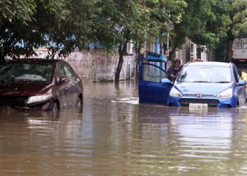 வெள்ளத்தில் கார்கள் பாதிக்கப்பட்டுள்ளதா?: இன்சூரன்ஸ் பெறும் வழி !