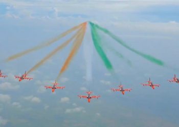 சென்னை நீல வானுக்கு வண்ணம் தீட்டிய  இந்திய விமானப்படை விமானிகள்.