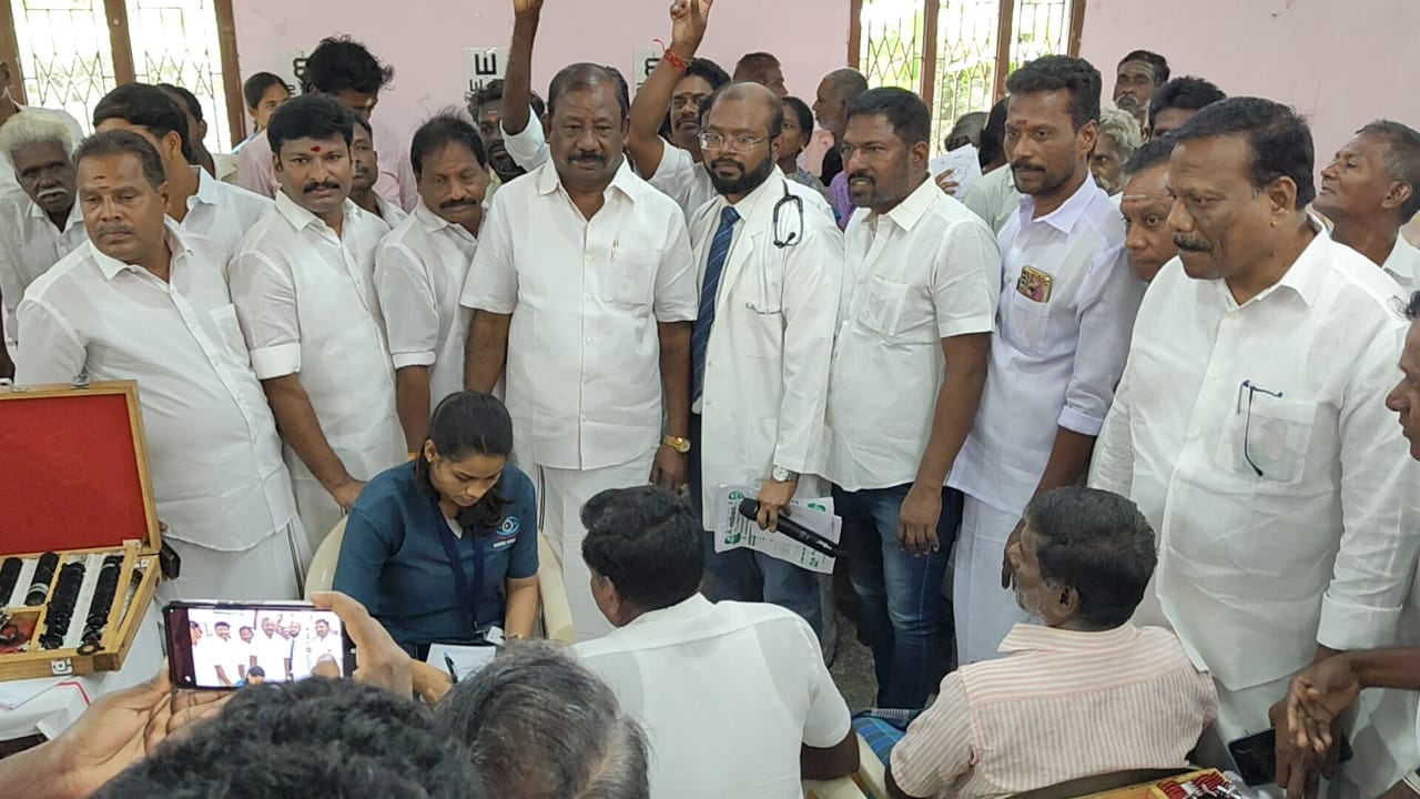 திருவெண்ணெய்நல்லூரில் அதிமுக சார்பில் முன்னாள் முதல்வர் ஜெயலலிதா பிறந்தநாளை ஒட்டி மருத்துவ முகாம் நடைபெற்றது