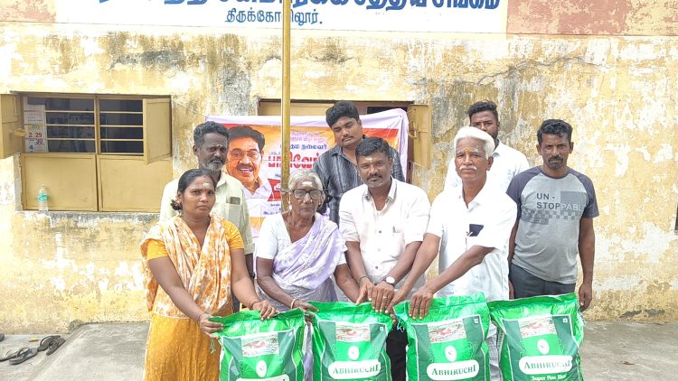 டாக்டர் பாரிவேந்தர் பிறந்தநாளை ஒட்டி அன்னதானம் வழங்க அரிசி வழங்கப்பட்டது.