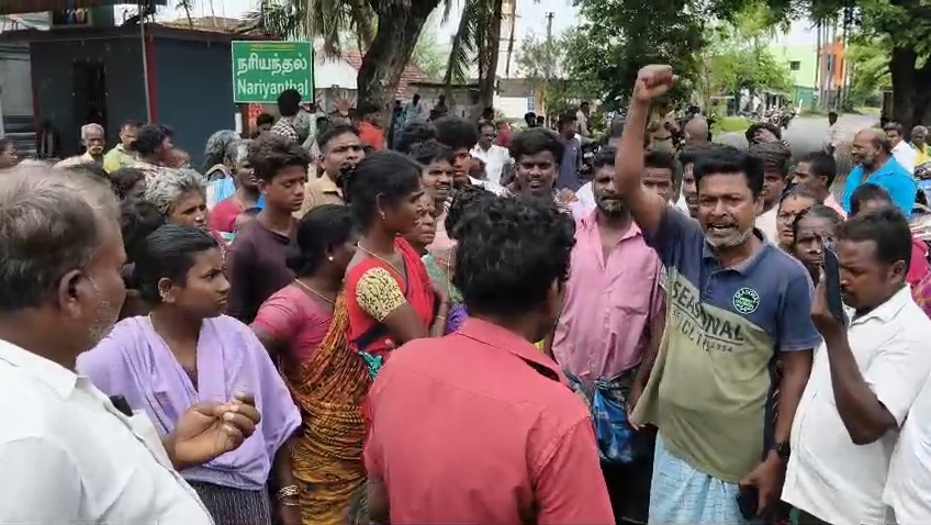 திருக்கோவிலூர் அருகே கழிவுநீர் கால்வாய் அமைக்கவில்லை எனக் கோரி கிராம மக்கள் சாலை மறியல்.