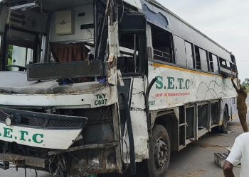 திருக்கோவிலூர் அருகே அரசு சொகுசு பேருந்து கவிழ்ந்து விபத்து 3 பேர் படுகாயம்.